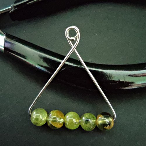 Mei Tan's Geometric Beaded Wire Pendant - , Contemporary Wire Jewelry, Loops, Wire Loop, Wrapped Wire Loop, Wire Wrapping, Wrapping, Wire Wrapping Jewelry, bend both loops towards each other